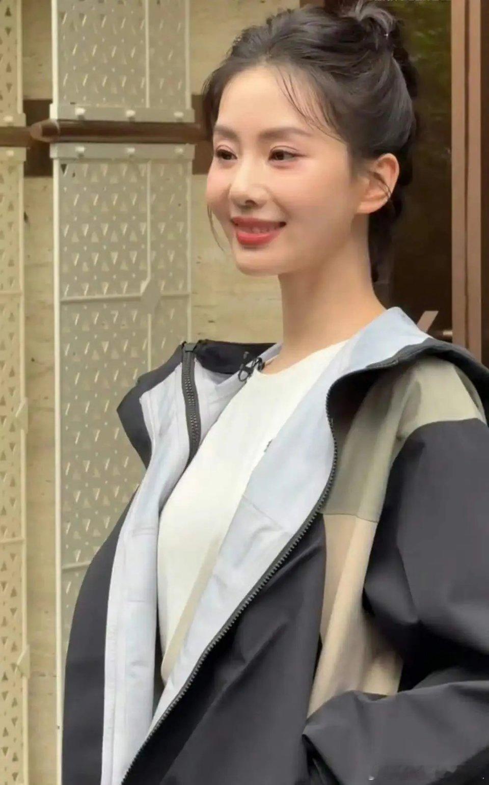 别拍了别拍了，姐的脸快笑脱臼了 ​​​