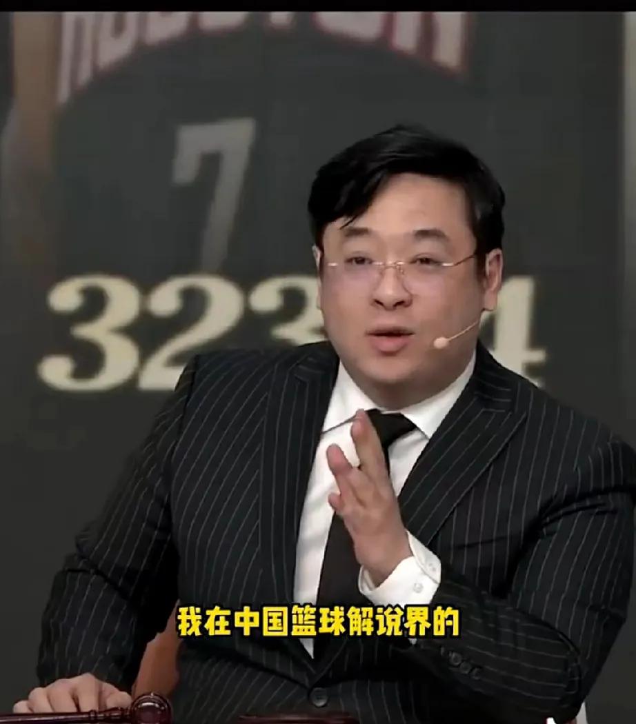 一个敢问，一个敢答，一个敢笑！
柯凡：我排中国解说界前三，认可吗？
鲸鱼：你啊，