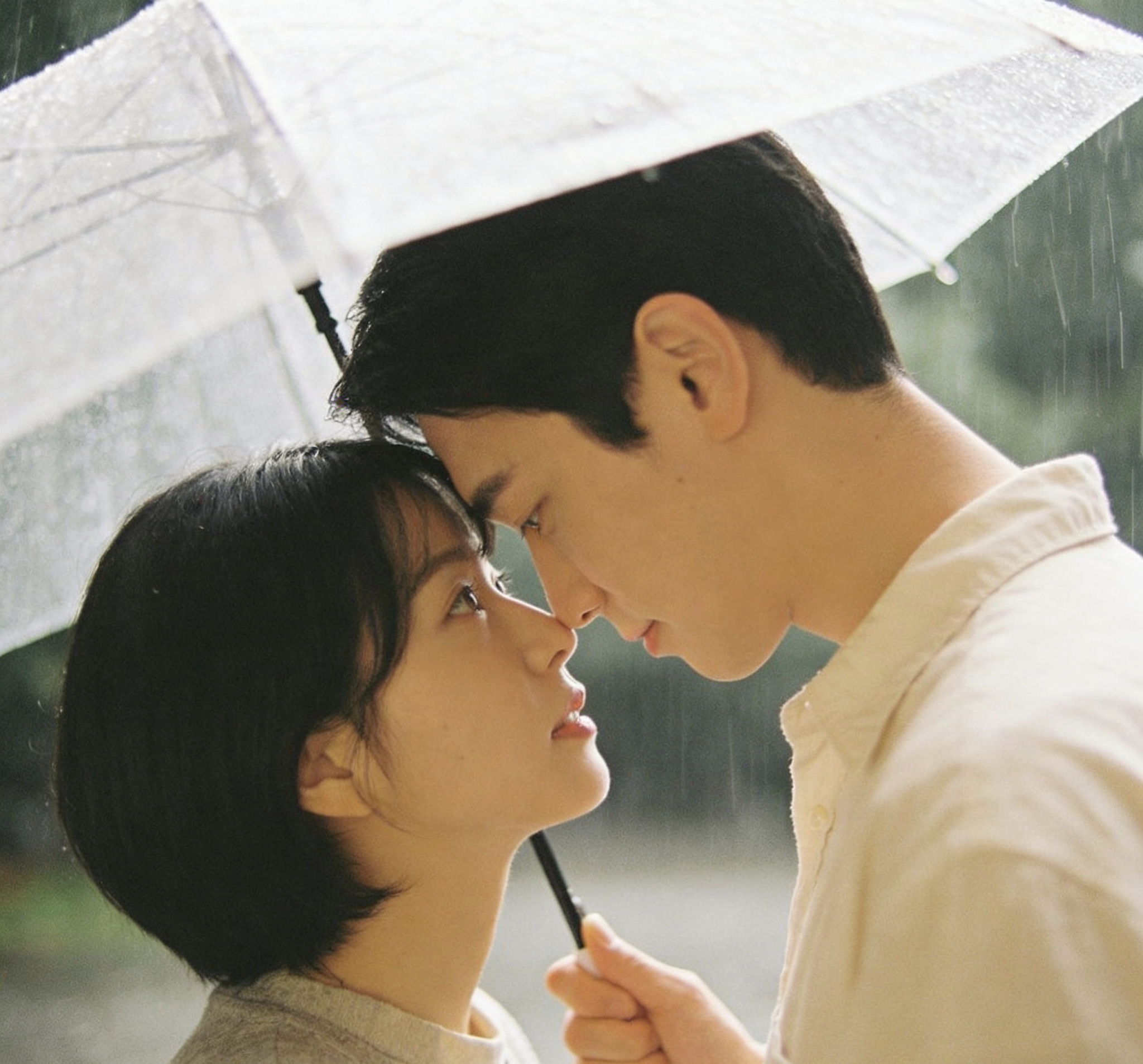 我以为蒙住心口，痛就会止住；捂住眼睛，泪就不会流下。我以为足够相爱，就能走到白头