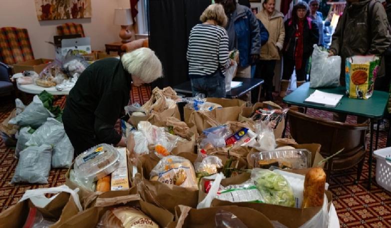 美国联邦政府停摆进入第二个月，资助低收入家庭的营养补充援助计划（SNAP，俗称粮