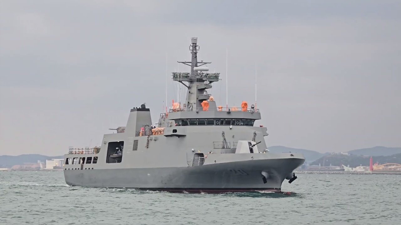 韩国为菲律宾海军建造的HDP-2200型近海巡逻舰中的首舰——“拉贾·苏莱曼”号