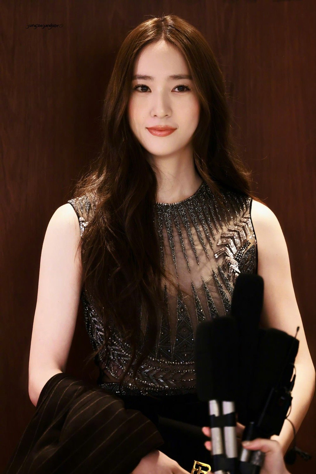 郑秀晶 in RalphLauren 时尚风标  📷郑秀晶亮相上海拉夫劳伦活动