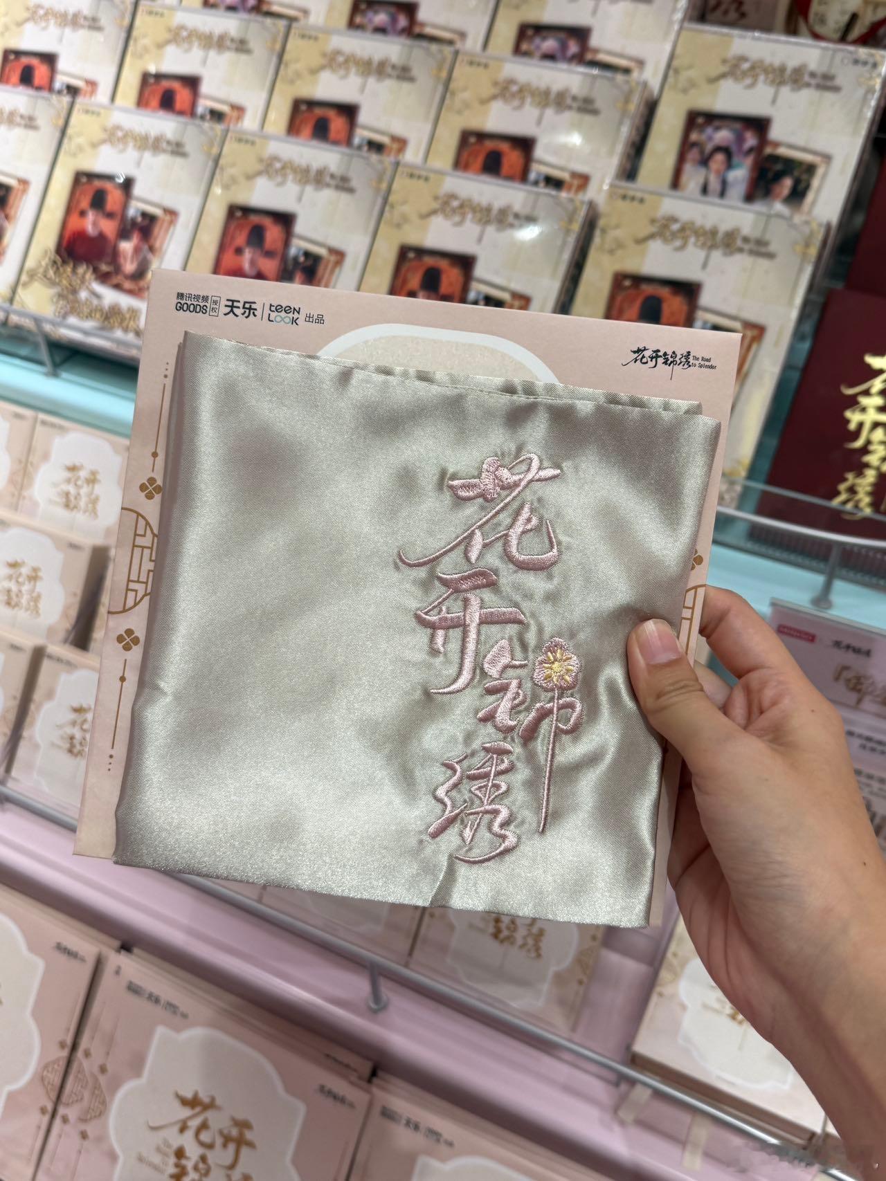 明朝的浪漫在杭州具象化了 《花开锦绣》主题店开到杭州和广州了，我必须去打卡这场明