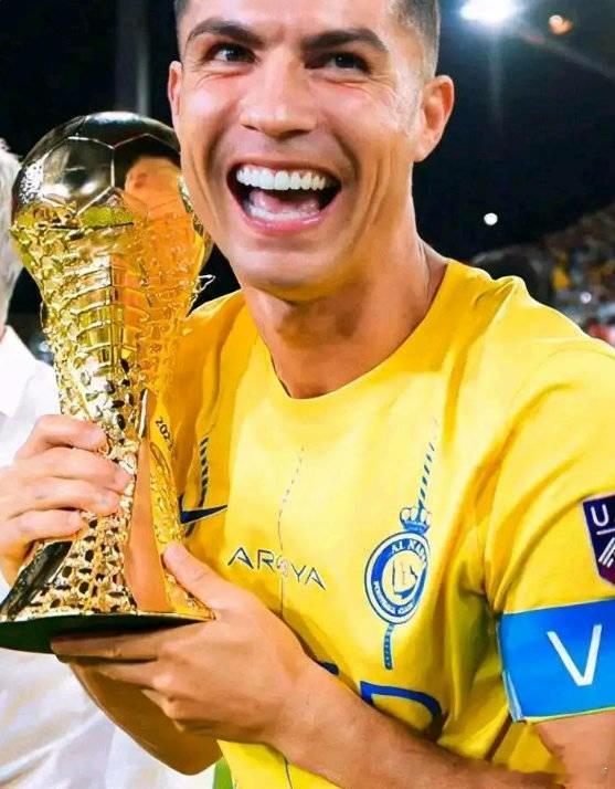 C罗说赢得世界杯不是我的梦想哦，我知道了，世界杯不是，阿拉冠是。C罗的梦想，就是