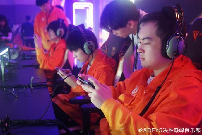 中国战队亮相世界总决赛    的确对于这一次的总决赛是更加有所关注的呀，我们相信