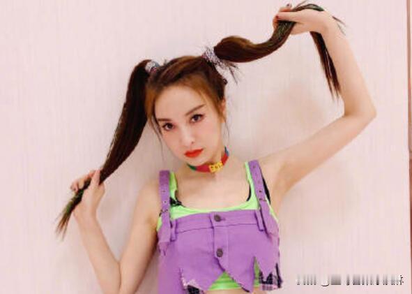 #吴昕谈结婚生子#
其实到了吴昕这个年纪，结不结婚已经没那么重要了吧。
不清楚她