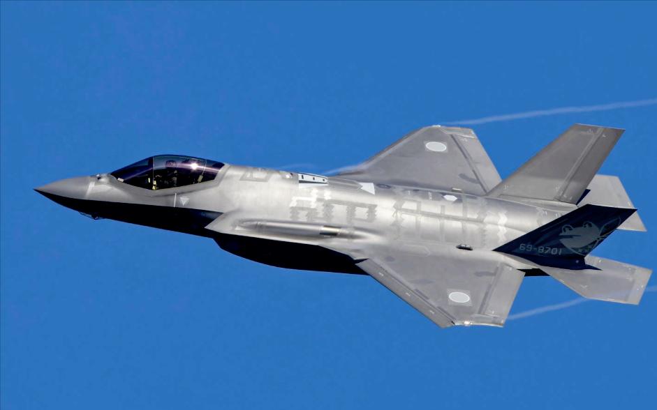 美国居然当着全世界的面，威胁自己的“铁哥们”加拿大，不买美国的F-35战机，之前