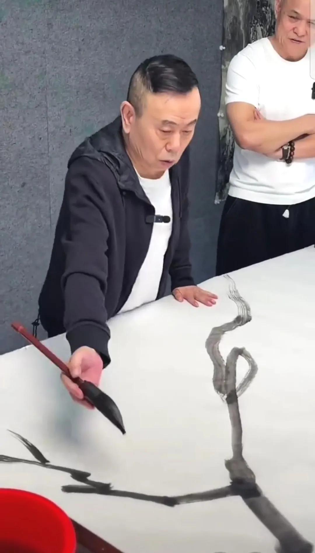 懂行的朋友们看看，潘长江的这绘画水平怎么样？

不知道从什么时候开始，突然刮起了