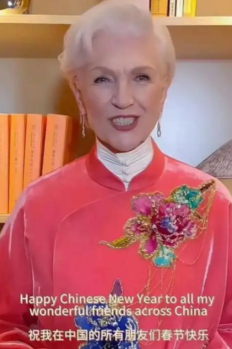 世界首富马斯克的母亲梅耶，在社交媒体上公然表态：中国在公路、隧道、建筑、基础设施