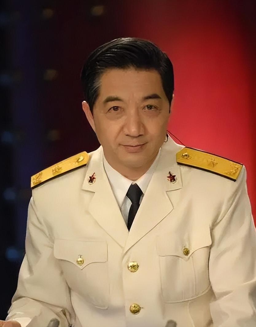 军事专家，张召忠说，八十年代，广州造船厂，弄到了一个大宝贝，澳大利亚的一艘航母，