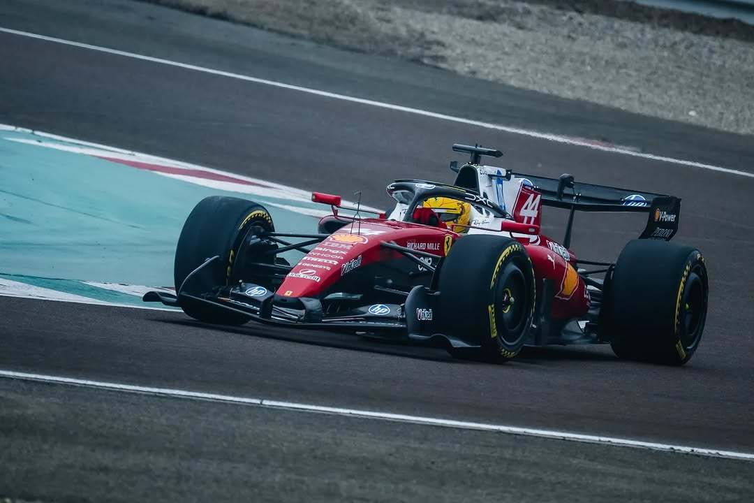 汉密尔顿驾驶法拉利SF26首航高清图📷 