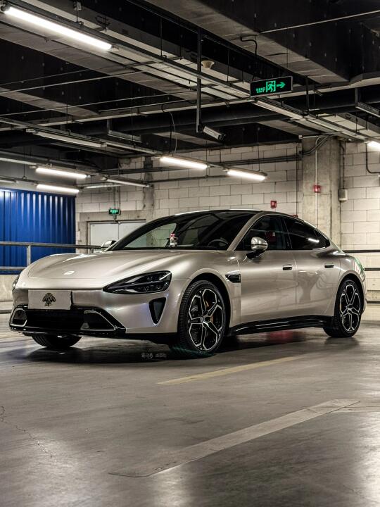 拥有过保时捷的，90%都会选小米su7试一下