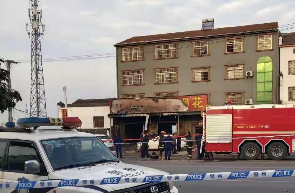 痛心！12名遇难者身份已查清：1人是经营者，其他11人均是顾客！关键这些顾客大多