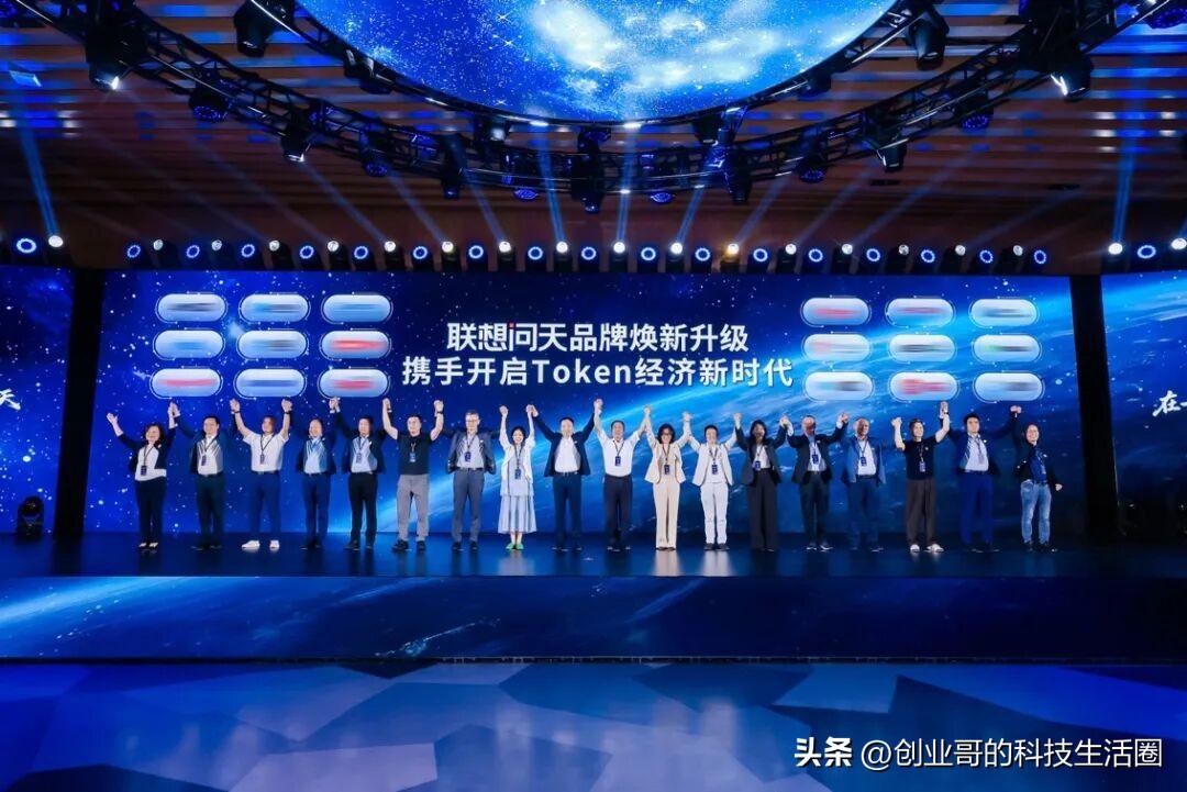 7000亿美元砸下去，为啥多数企业靠AI还是没赚到钱？

近期，多家行业机构预测