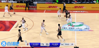 周琦弧顶三分球喵了半天，最终弹框进球，这讽刺意味太浓厚


杜锋不可能大胜张德贵