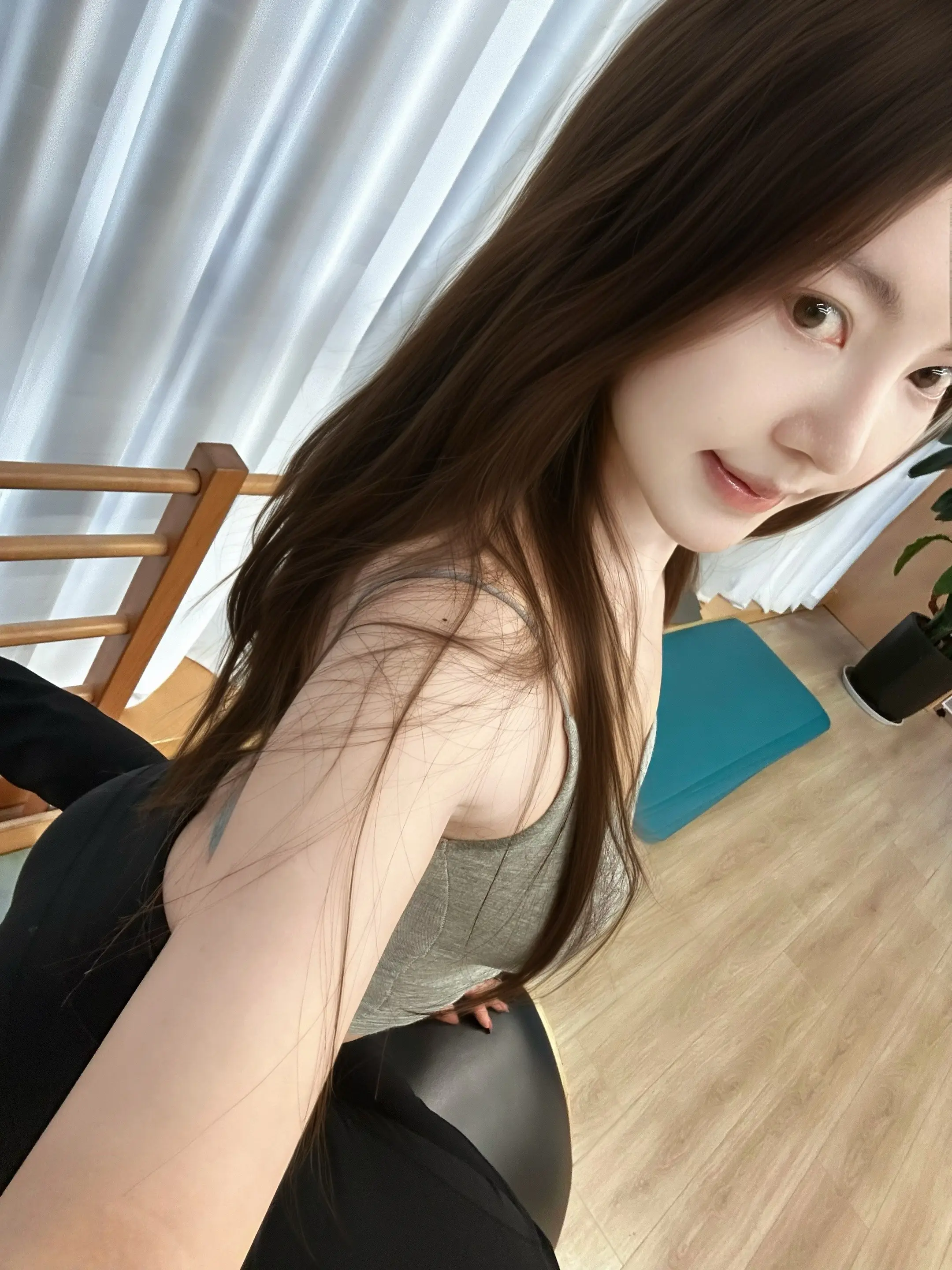 只需要和同样珍视你的人保持联系就好