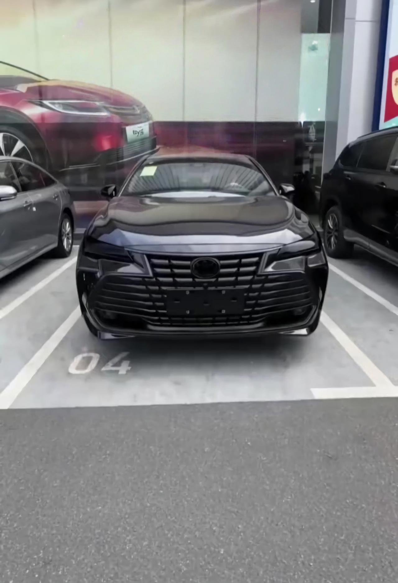 亚洲龙星耀版，做了黑化我觉得是加分项，至少让亚洲龙没那么“商务”了，看着顺眼不少