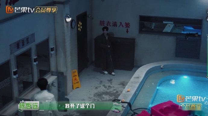 陈哲远张真源这段我真没绷住密室大逃脱密室大逃脱爆笑名场面来袭，陈哲远认真搜寻线索