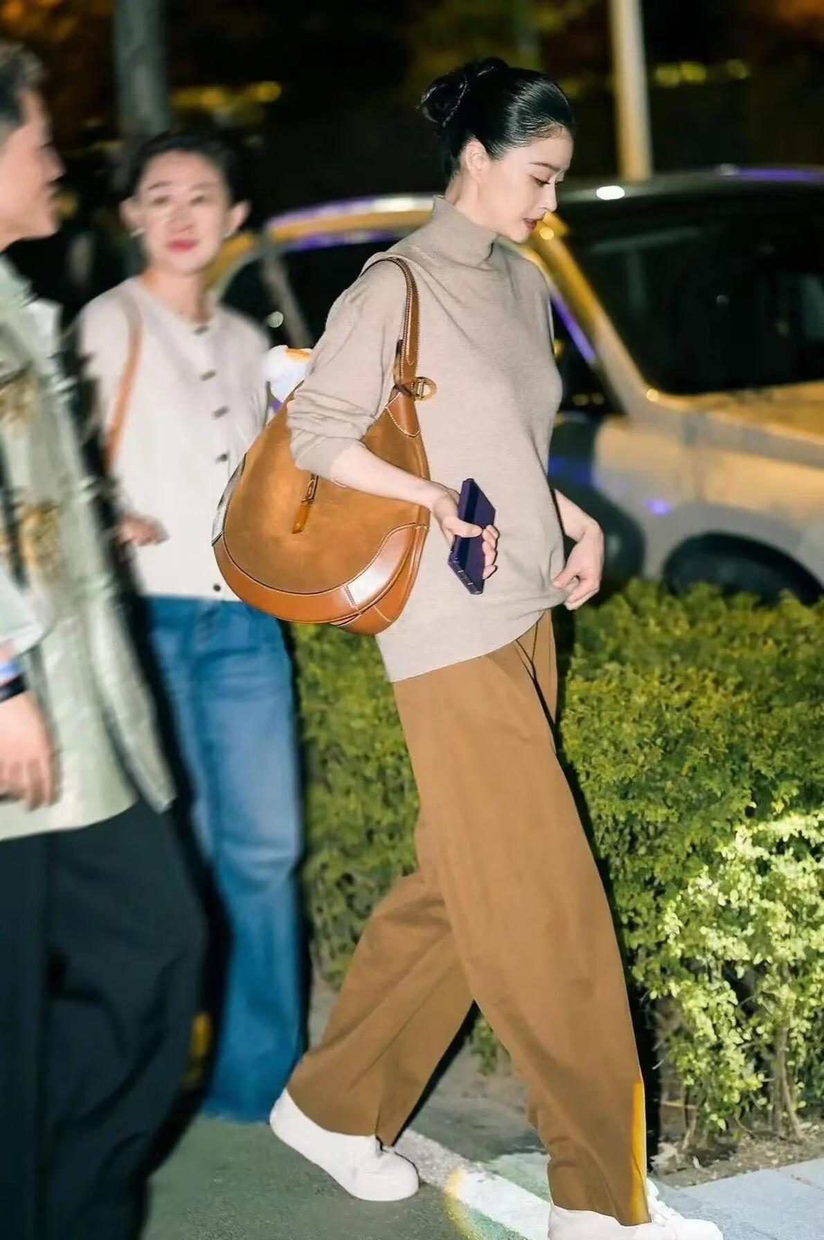 蒋欣的“冻龄”，根本不是靠脸。 