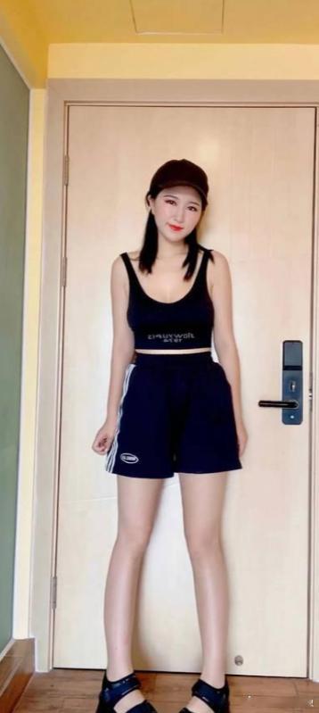知名裸替女演员沈樵的四柱八字推测其为寅时。2021—2023己未运时，因制作和贩