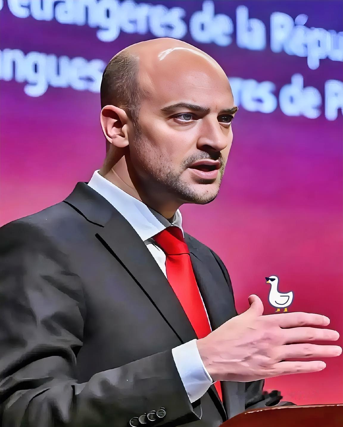 法国外长巴罗半夜睡不着觉，冲上网怒怼：这根本违背国际法，委内瑞拉的事该人家自己定