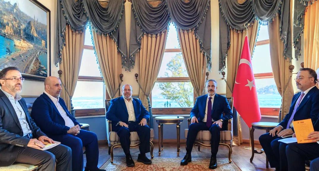 哈马斯这么多人来见土耳其外长，会有什么事呢？难道一起研究怎么袭击以色列？
土耳其