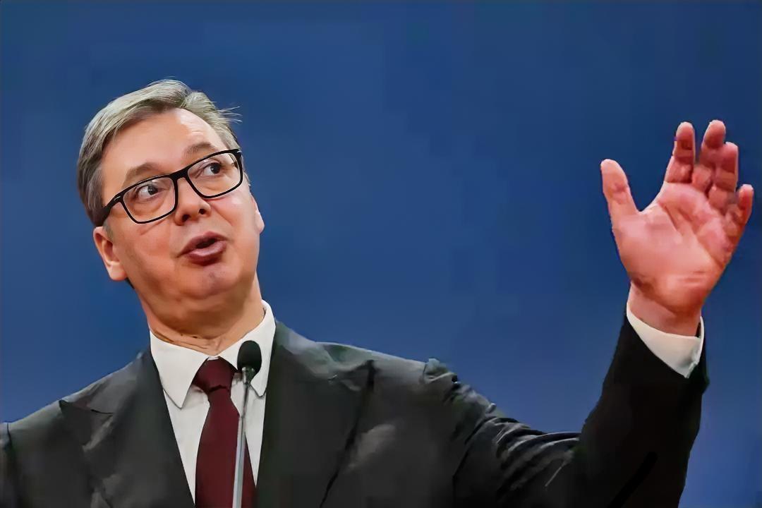 塞尔维亚总统武契奇突然宣布

据参考消息，俄罗斯《侧面》周刊网站11月12日报道