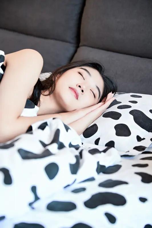 吃早餐重要还是充足的睡眠重要? 吃早餐重要还是充足的睡眠重要？这就像在问鱼和熊掌