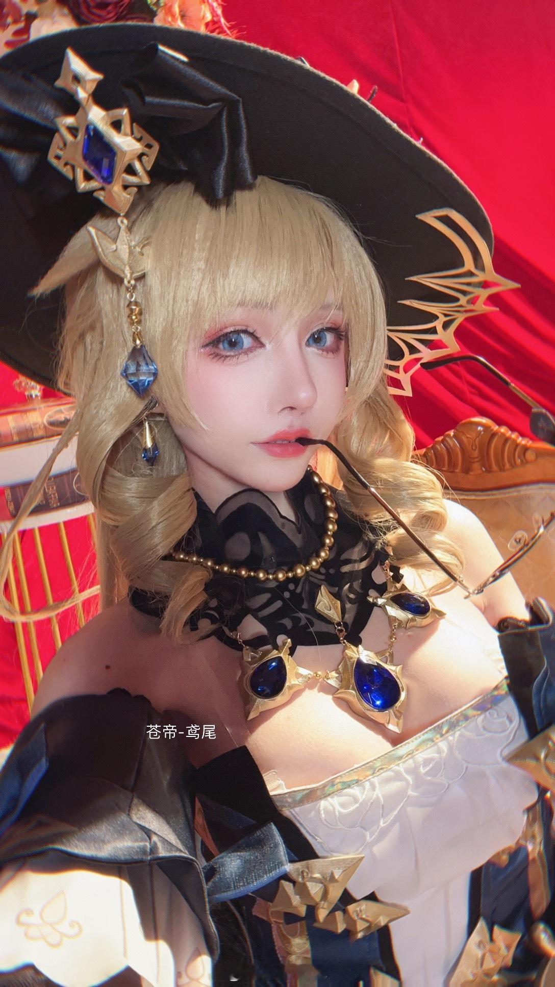 #cosplay[超话]##原神# 娜维娅：大小姐驾到！统统闪开！[酷]不然我就