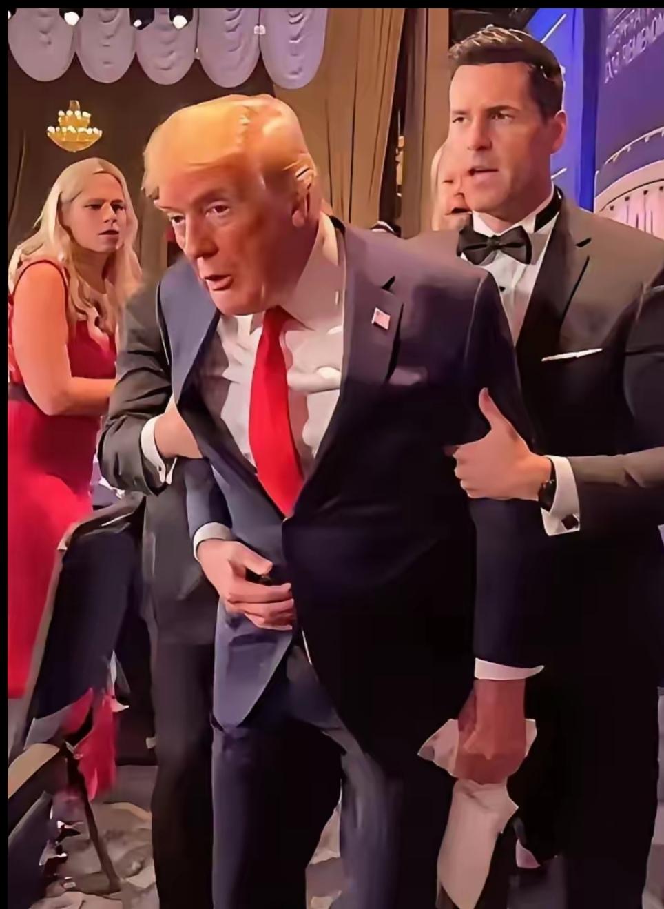 这张照片会不会成为特朗普最想删除的相片？
        特朗普这张照片让他的“