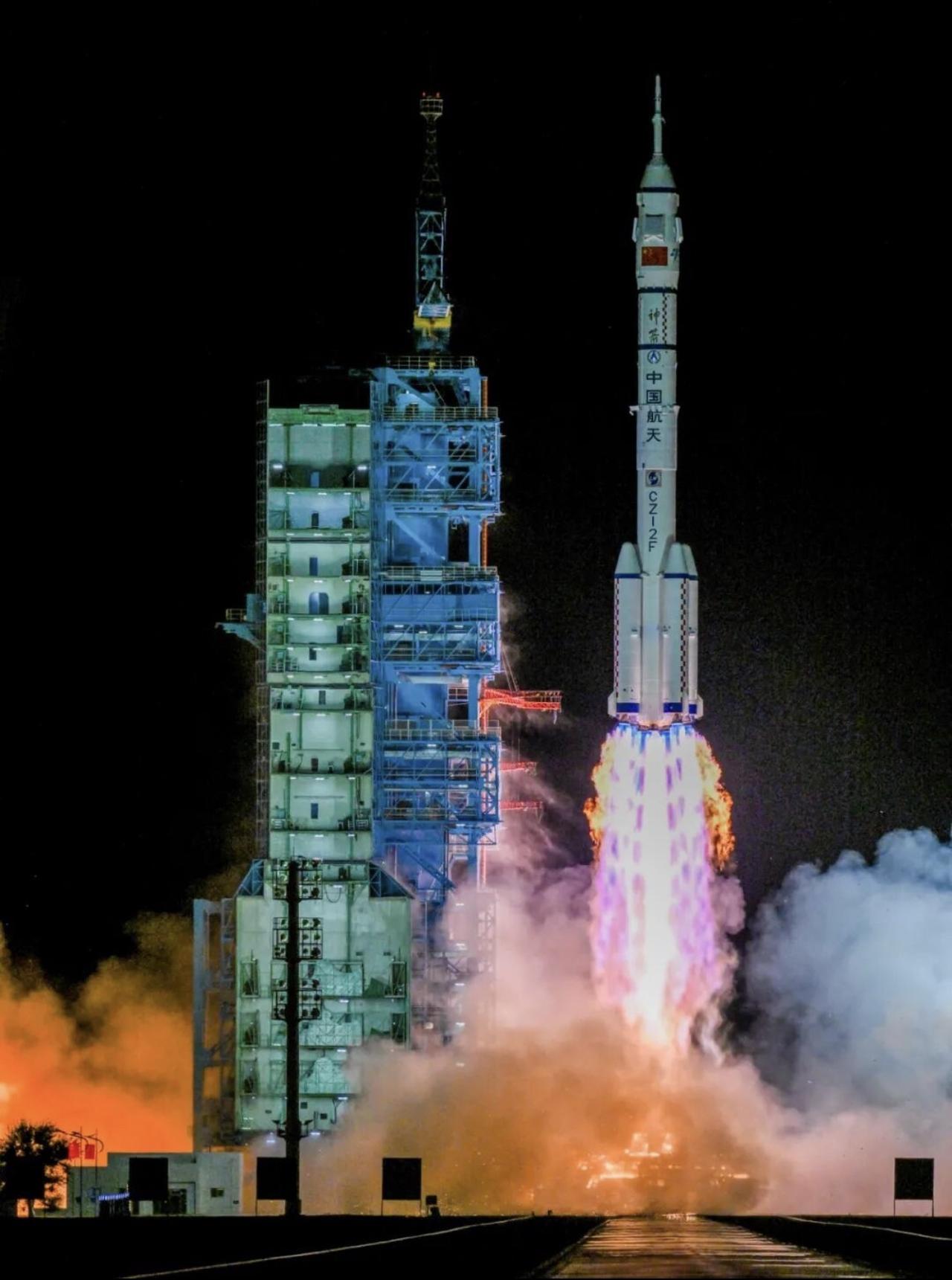 2026年4月17日凌晨1时36分，神舟二十一号航天员乘组顺利完成第三次出舱活动