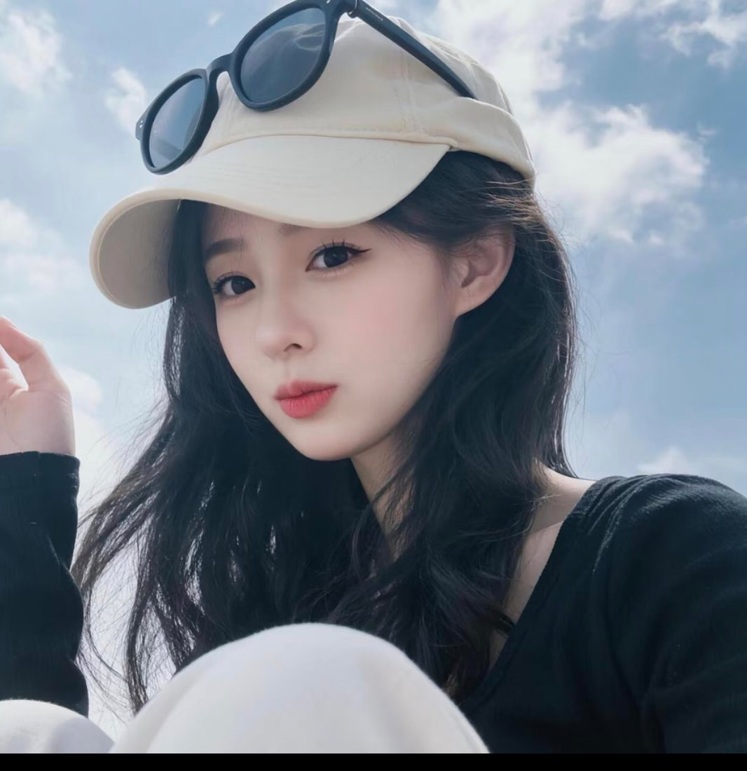 优雅|温柔|治愈|女生头像那日树荫漏下碎光，你发间别着浅白小花，双手轻合看向我的
