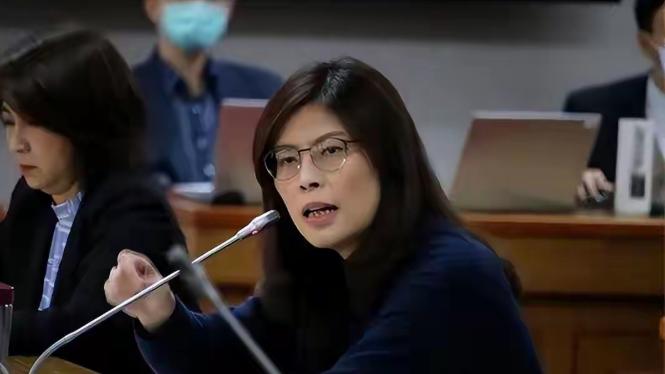 台湾全岛无差别下跪了？国民党主席郑丽文明确表态，对美军购案大概率将在节后无异议通