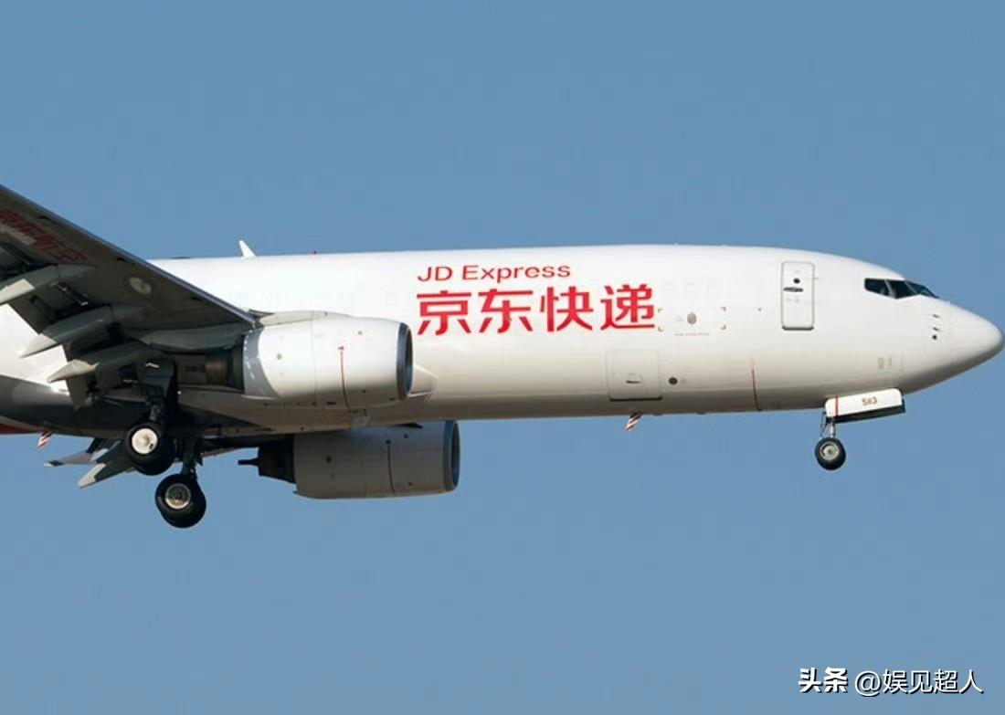 从昨天开始，刘强东和京东直接把海陆空全打通了，格局一下就打开了。路上有自家造的车