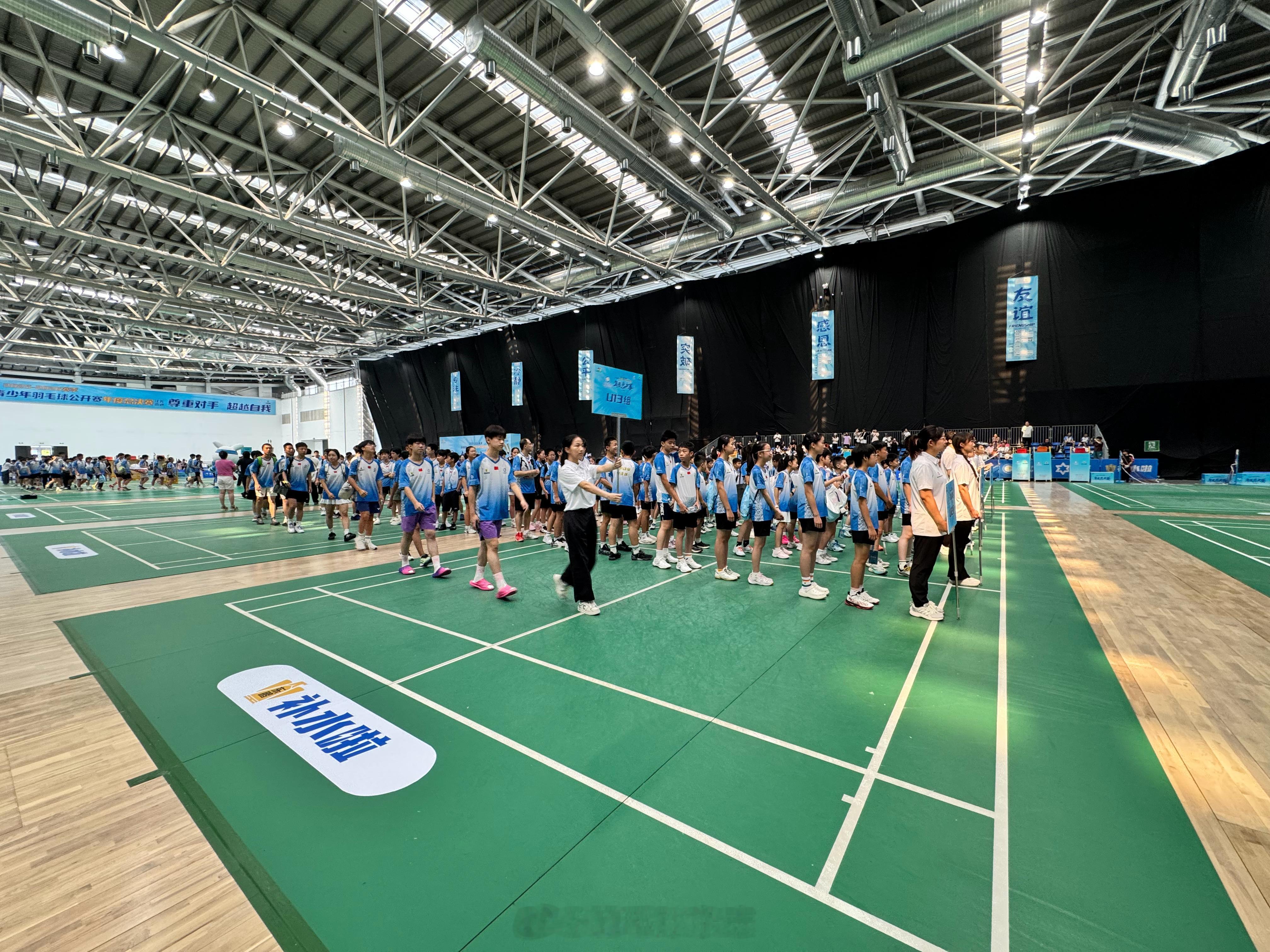 一支球拍，承载少年滚烫热爱；一方赛场，丈量无限青春梦想🏸7月24日至26日，星
