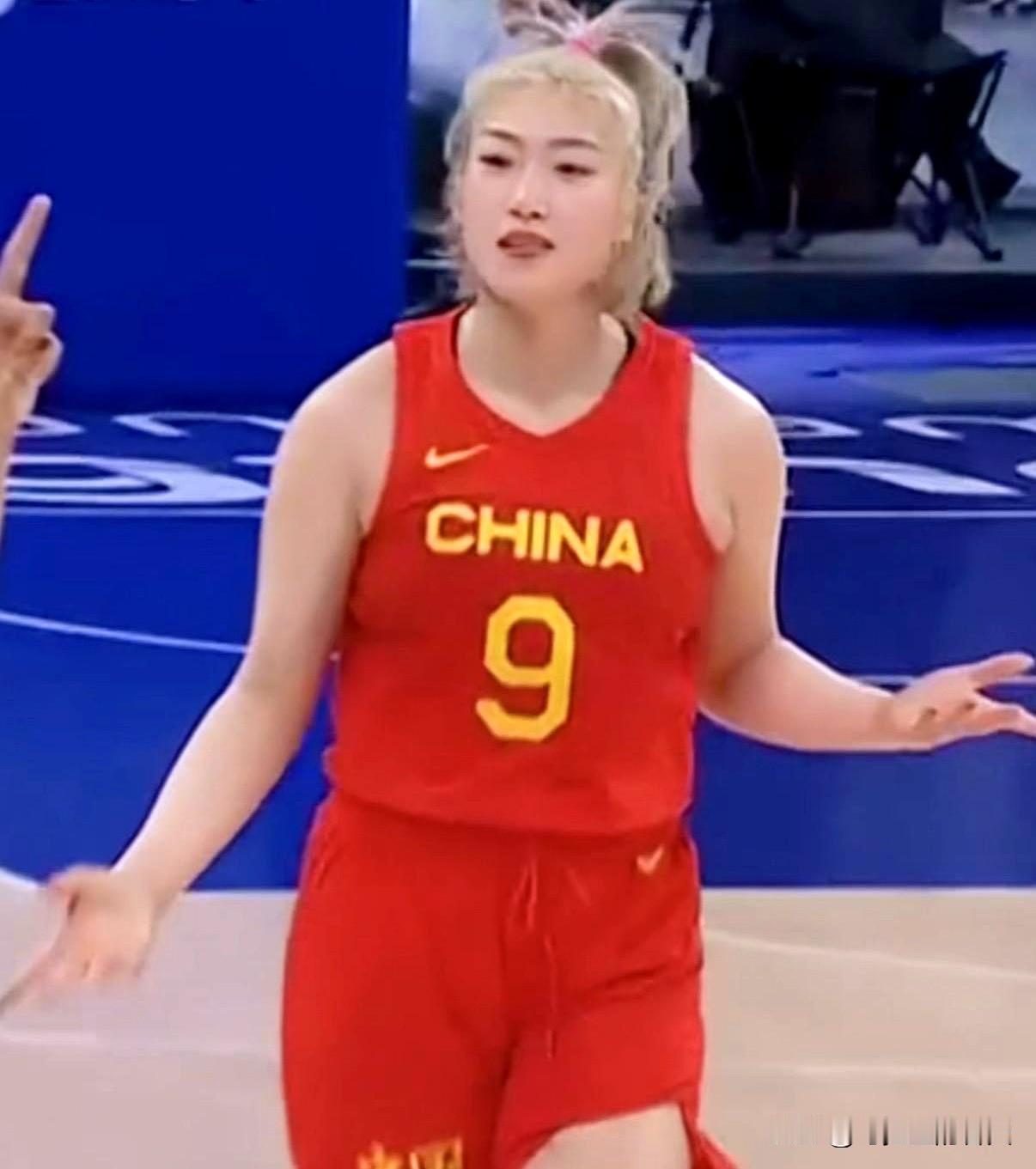 刚翻完这事，才发现被饭圈盯上的，远不止李梦一个。
樊振东、朱婷这些为国出战的人，