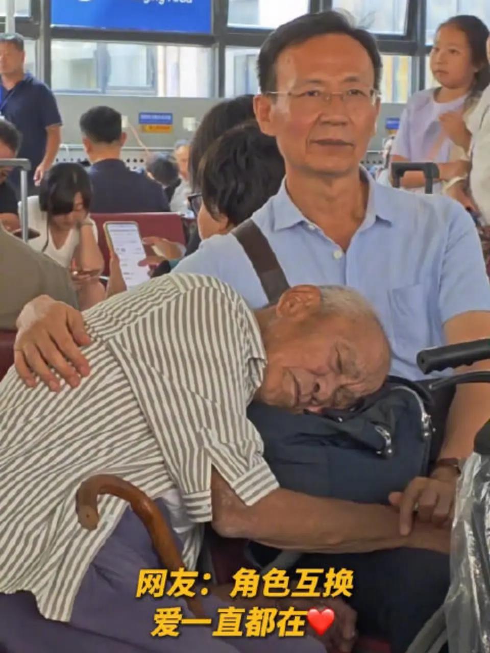 父母老了，儿子成了依靠[祈祷]