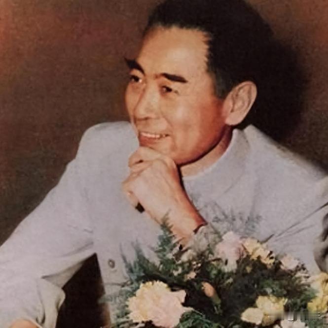 周总理逝世七六年，张鼎丞为何未参加守灵，而是在自己家中为其布置灵堂？
1954年