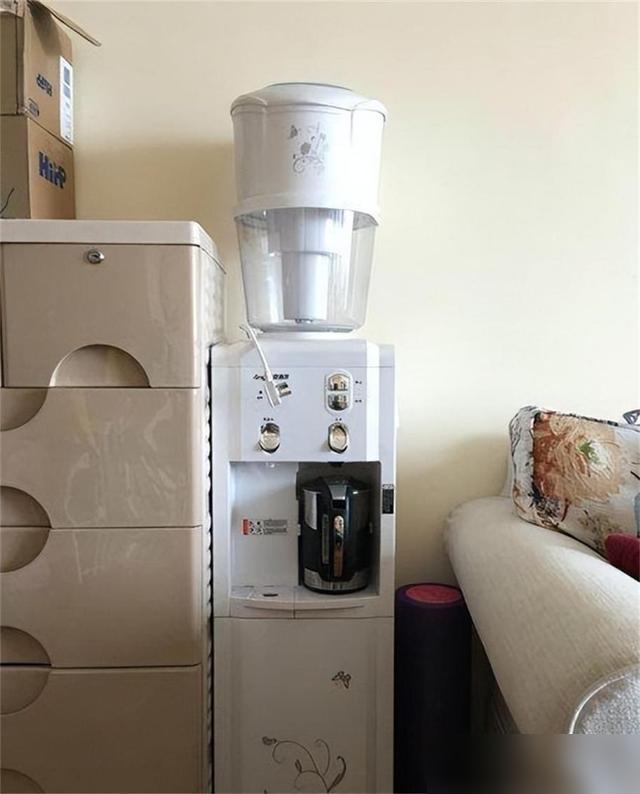 天啊！家里天天用的饮水机居然比马桶水还脏？！刚看到有人说，好多人忽略清洗饮水机的