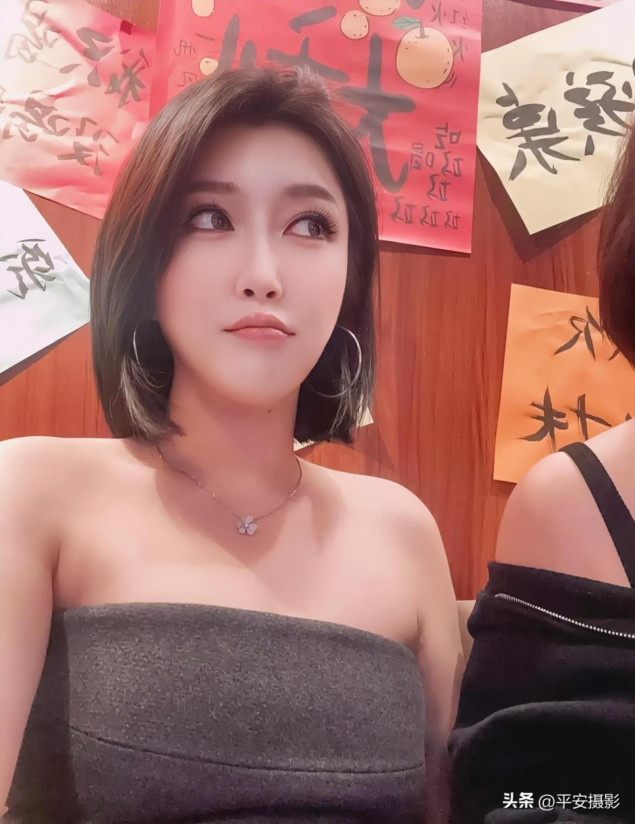 怎么 不高兴啊！
给谁摆脸色看呢？
要不是有有人  
早收拾你了[捂脸]