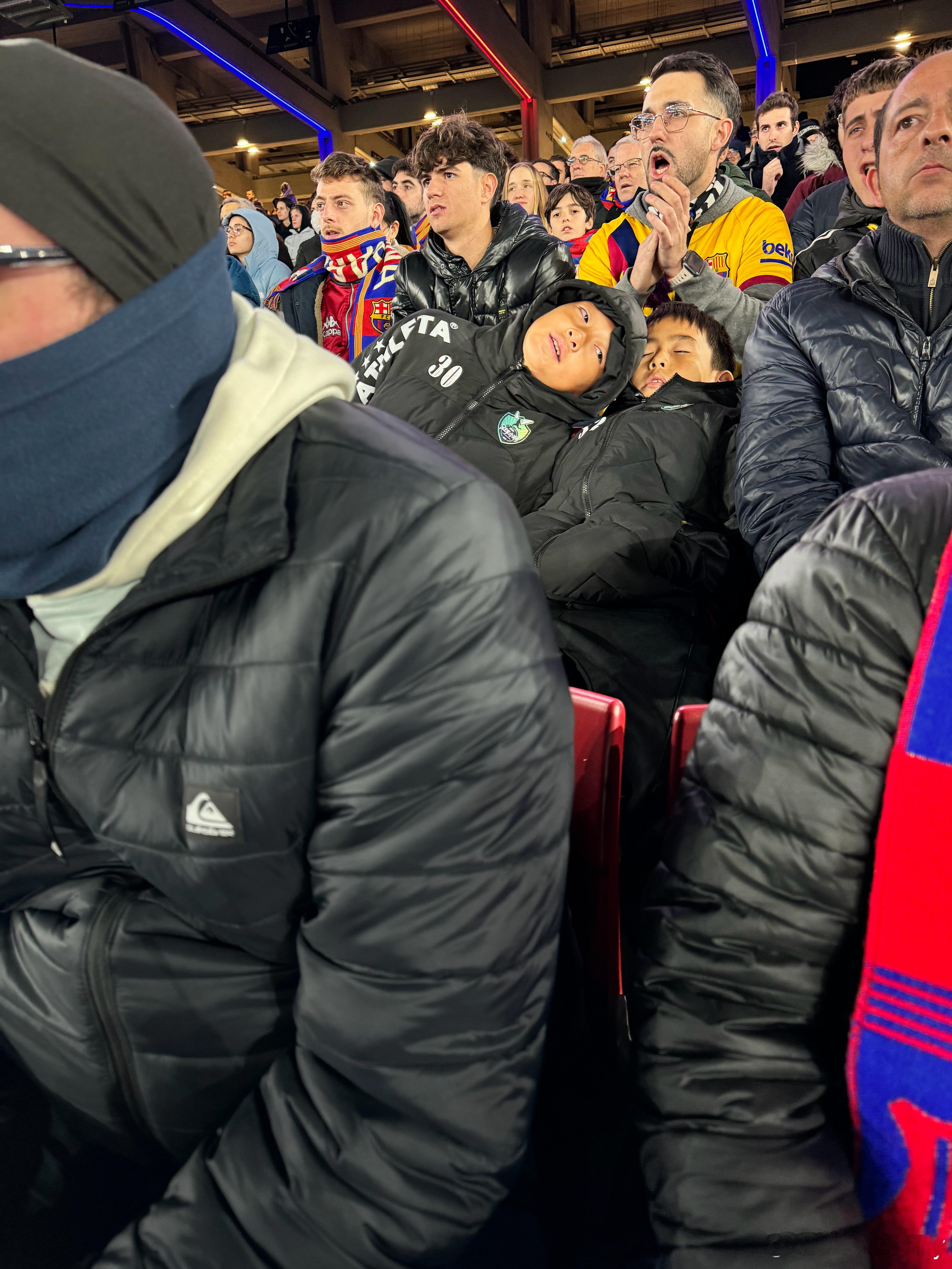 巴萨 VS 马竞，诺坎普，竟然发生了这样一幕，叫都叫不醒