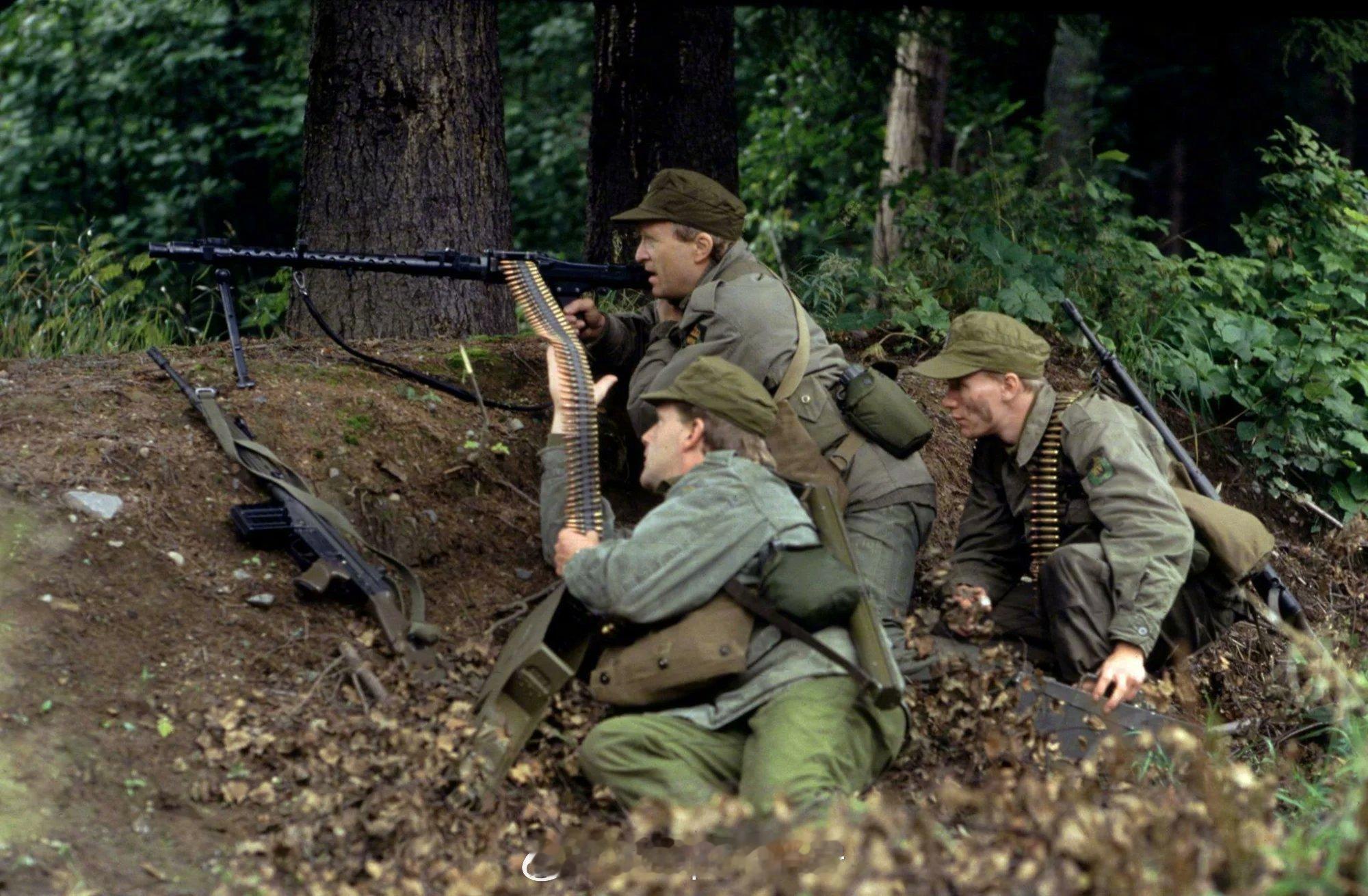 照片中的历史 1987 年期间，挪威军队使用的 MG 34F1机枪，改装发射 .