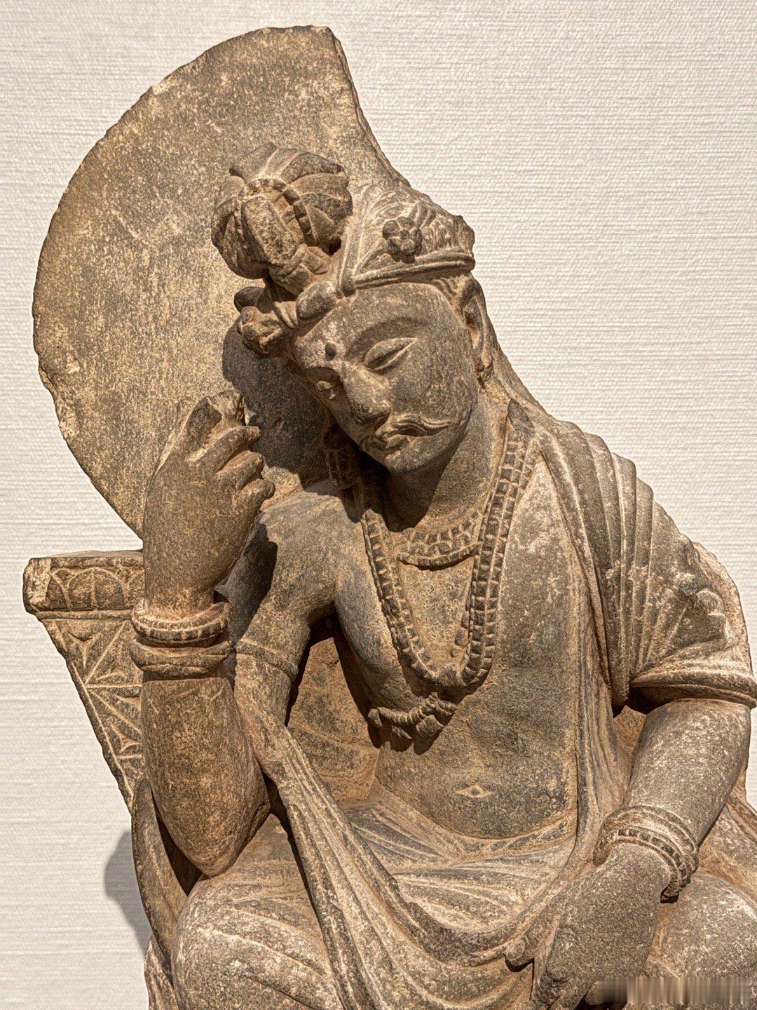 日本犍陀罗收藏的巅峰，松冈美术馆。松冈美术馆今年开馆50周年了，坐落在僻静的港区