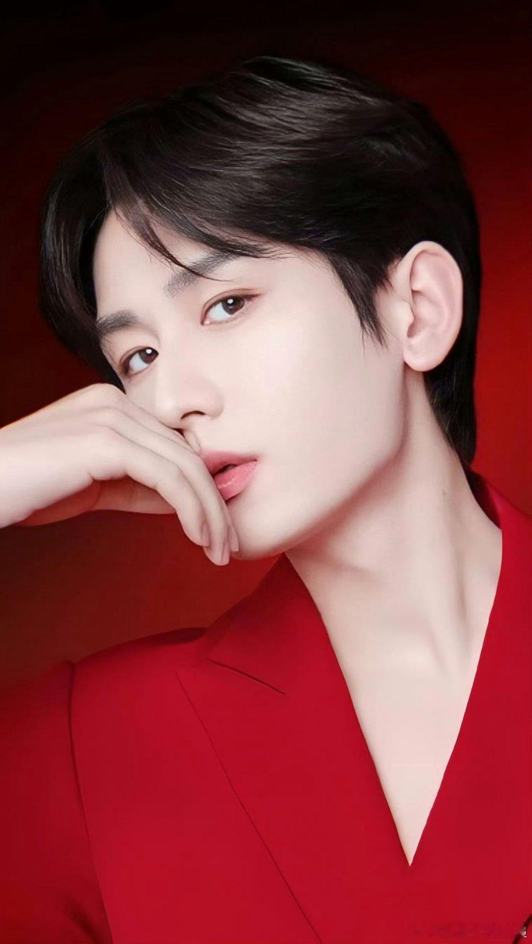 内娱男星穿红衣 红色是一种充满力量的颜色，它能放大一个人的优点，也能暴露缺点。而