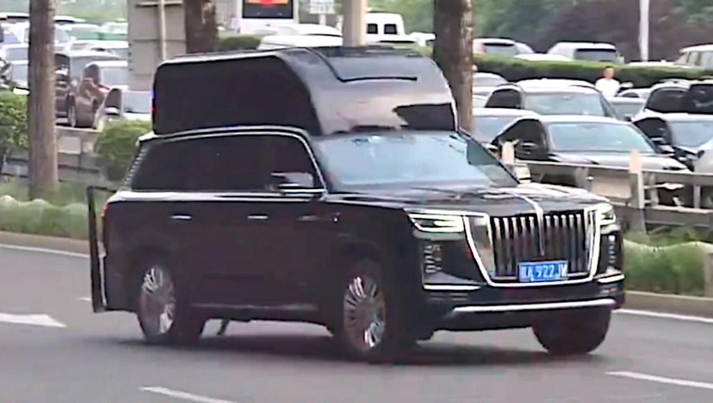 特朗普访华车队里的中国红旗“顶盖SUV”是干啥的？外媒猜疯了

5月13日到15