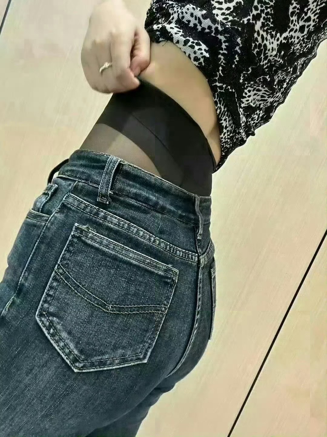 女生过了25岁以后是不是就不能这样穿搭了  ​​​