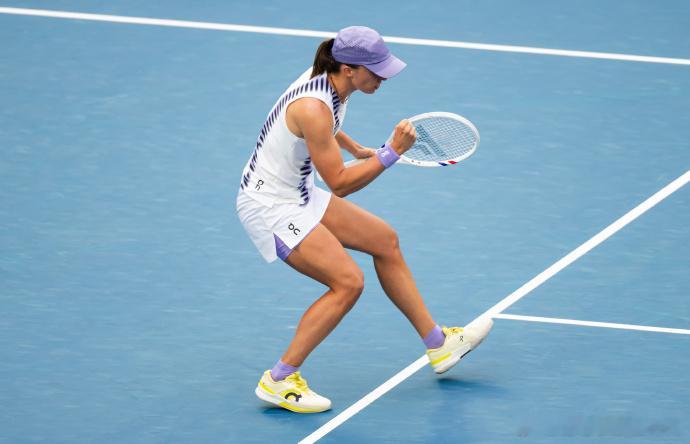 棋差一着：袁悦vs斯瓦泰克 澳网首轮对决，袁悦的发球胜盘局被斯瓦泰克破掉，斯瓦泰