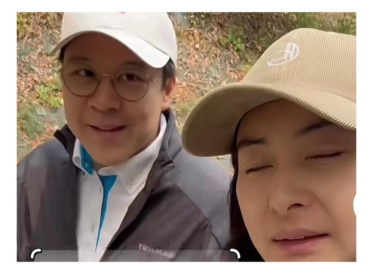 中国跳水队的三个女人，活出了三种人生境界。 

郭晶晶穿着小香风外套带娃逛悬空寺