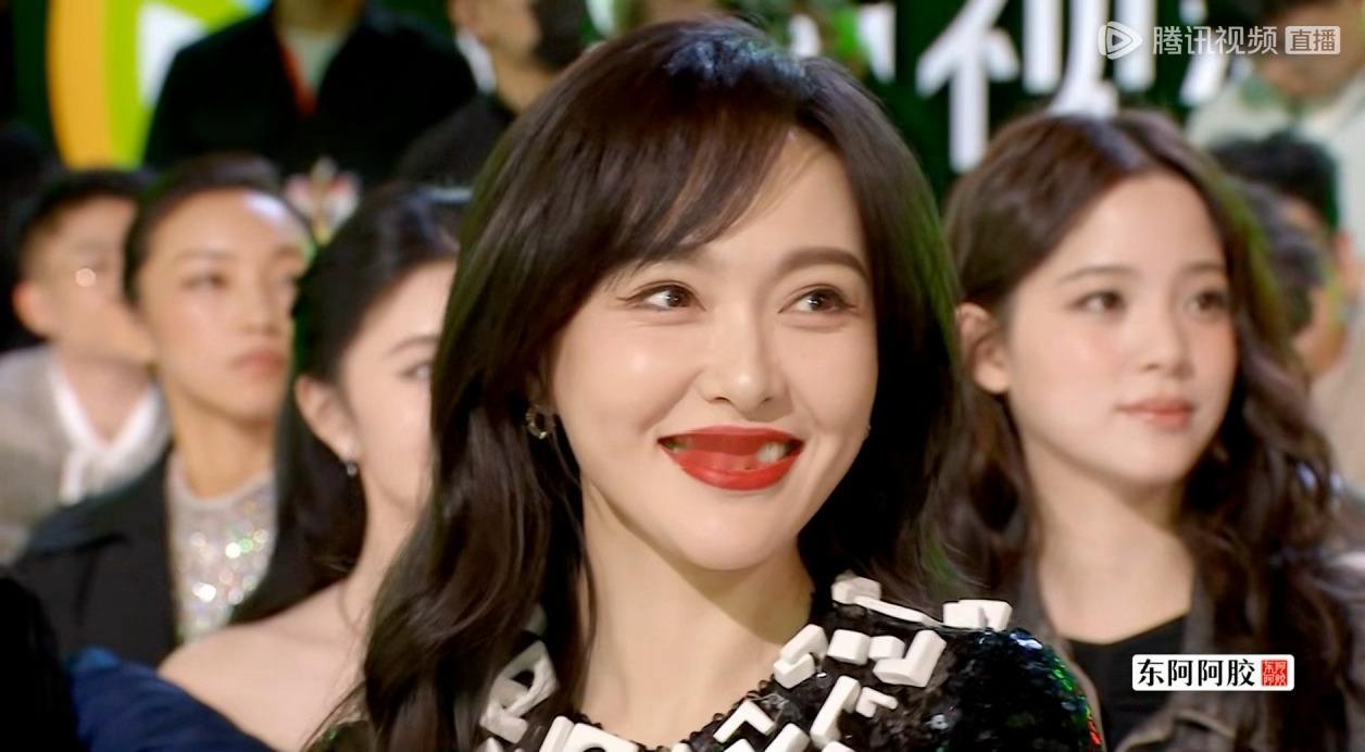 笑起来好明媚的……唐嫣💗 