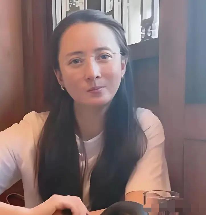 蒋勤勤今年50岁了，还保持这么好的皮肤真的好年轻